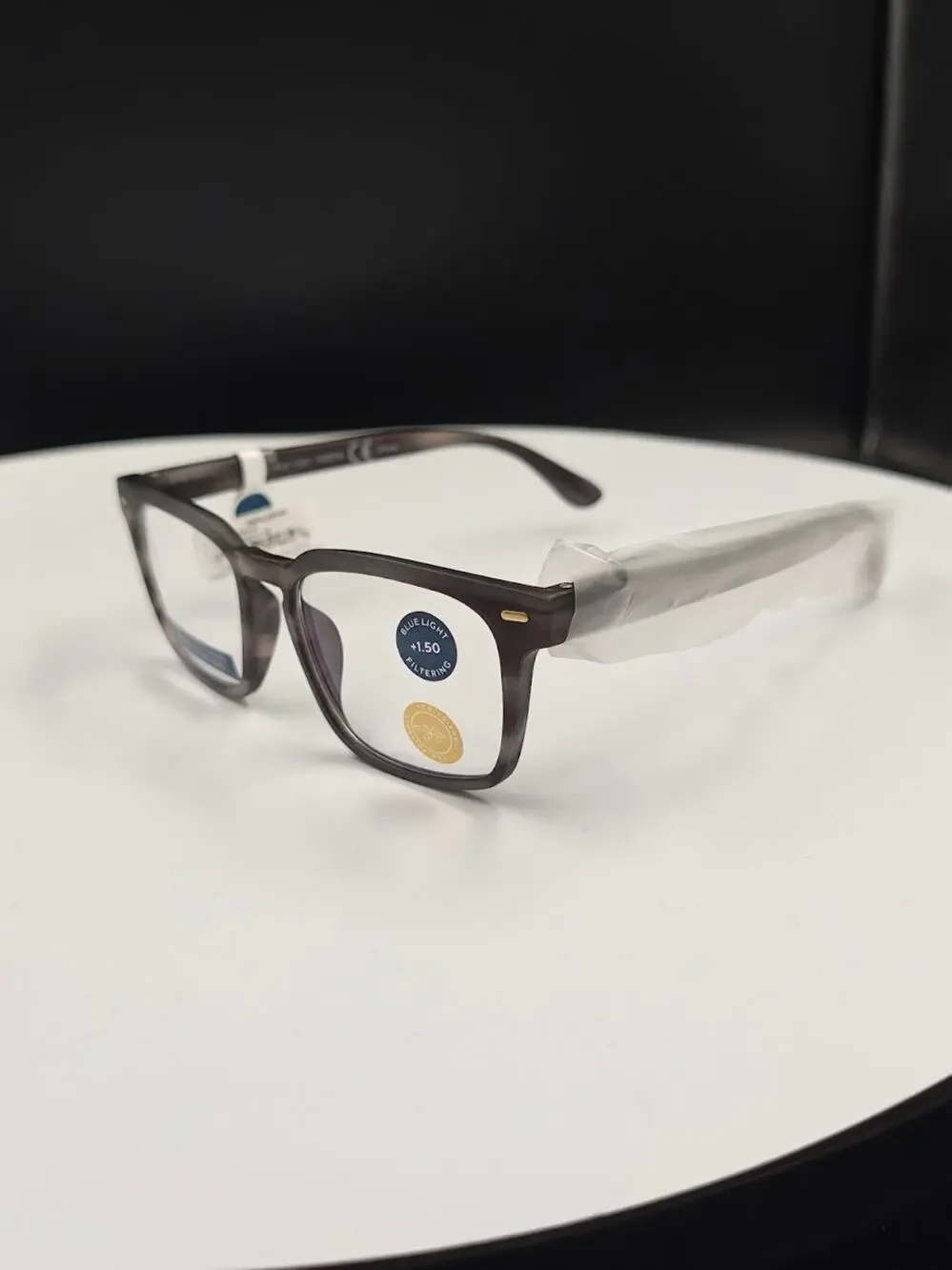 Peepers Eyewear Reading Glasses Blue filter and progressive lens